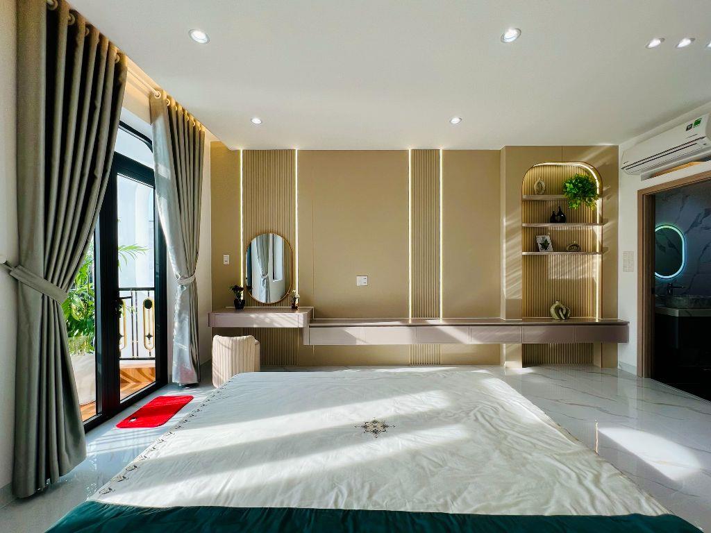 Siêu Phẩm Nhà Cao Cấp Lê Văn Quới Gần Bốn Xã 4x20m Thang Máy 5 Tầng 5PN 11,9 Tỷ SHR