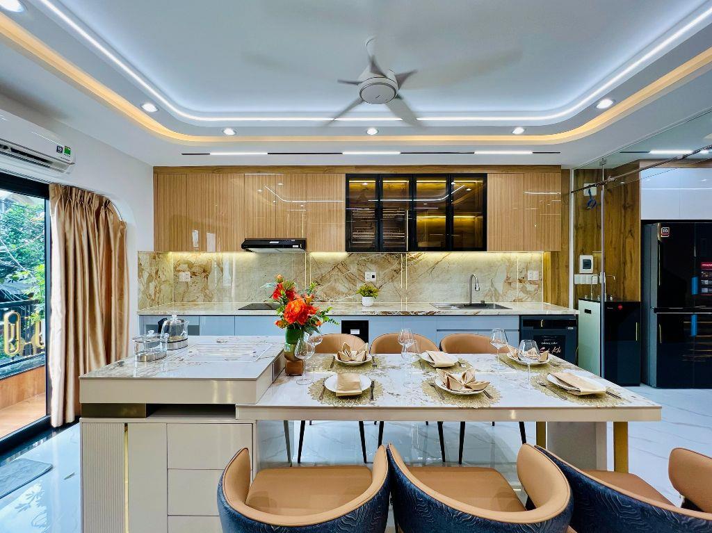 Siêu Phẩm Nhà Cao Cấp Lê Văn Quới Gần Bốn Xã 4x20m Thang Máy 5 Tầng 5PN 11,9 Tỷ SHR