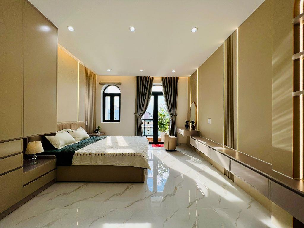 Siêu Phẩm Nhà Cao Cấp Lê Văn Quới Gần Bốn Xã 4x20m Thang Máy 5 Tầng 5PN 11,9 Tỷ SHR