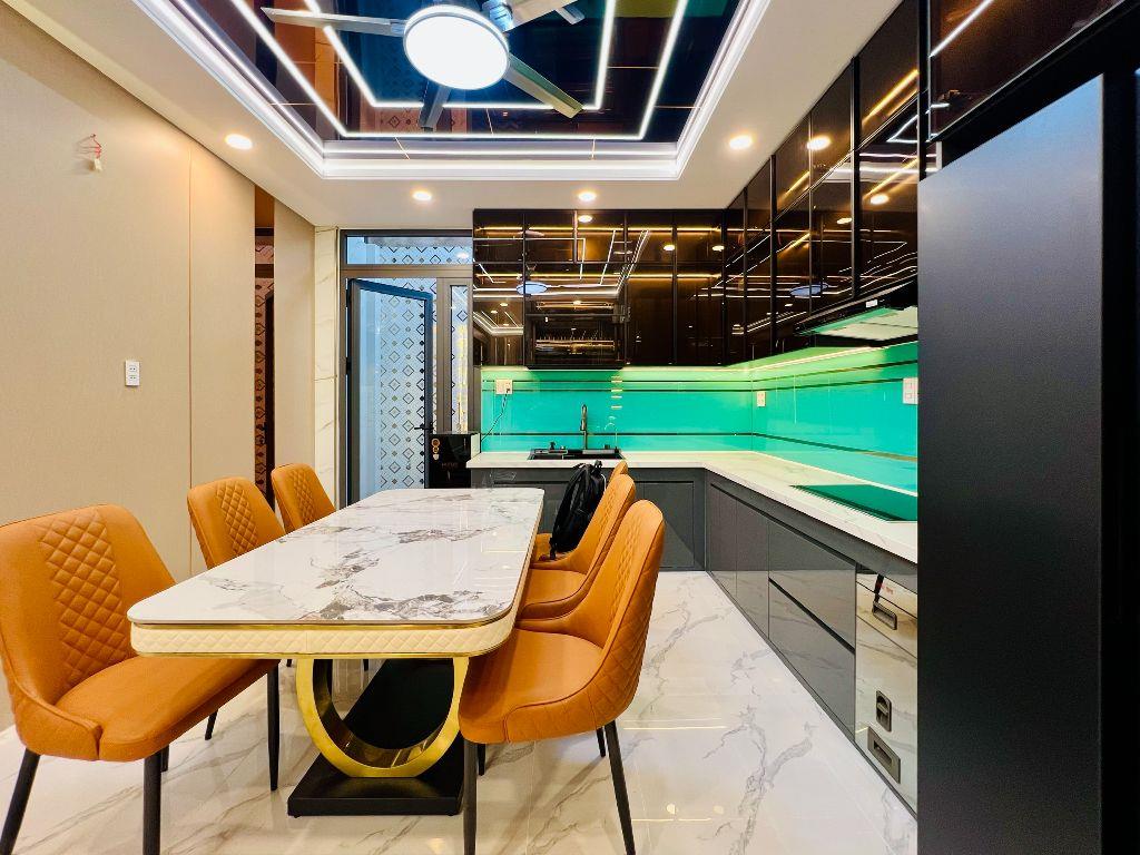 Siêu Phẩm Nhà Cao Cấp Lê Văn Quới Gần Bốn Xã 4x15m Thang Máy 5 Tầng 5PN 10,8 Tỷ SHR