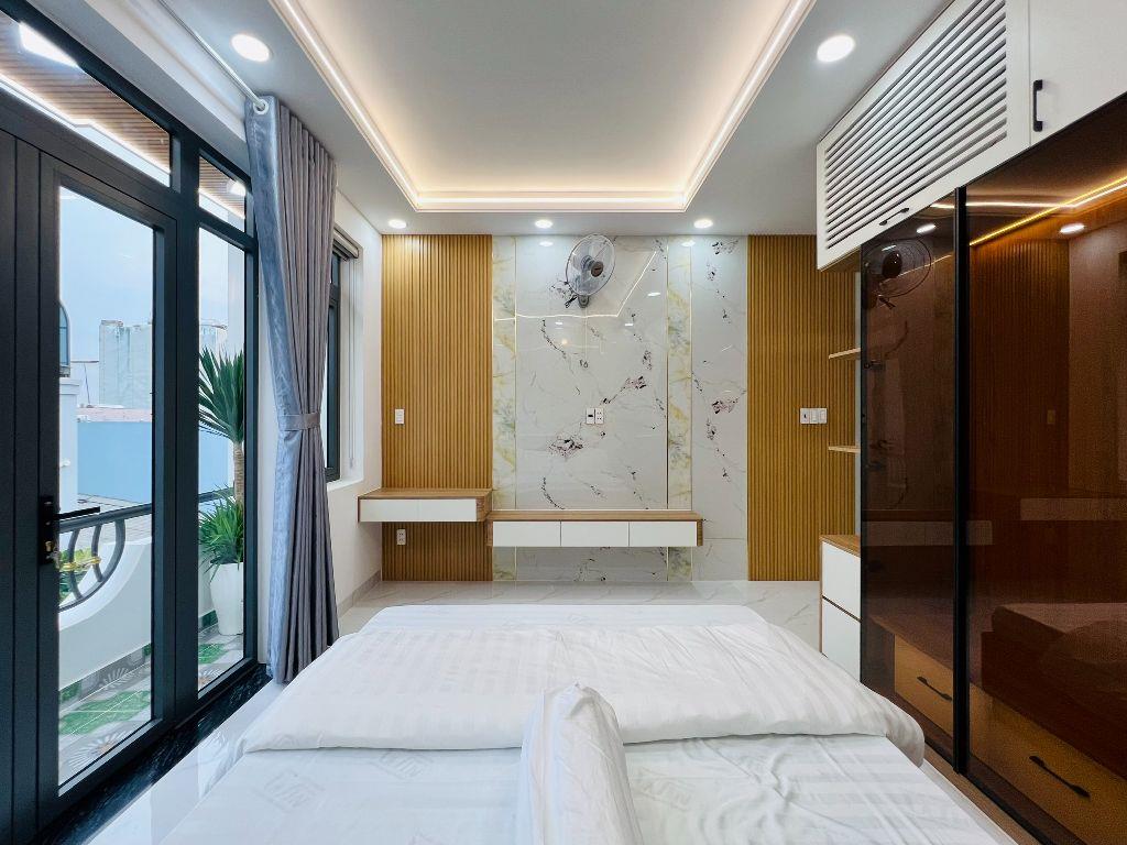 Siêu Phẩm Nhà Cao Cấp Lê Văn Quới Gần Bốn Xã 4x15m Thang Máy 5 Tầng 5PN 10,8 Tỷ SHR