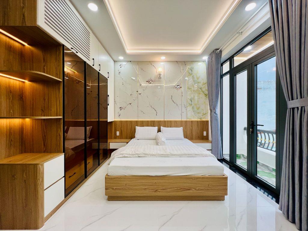 Siêu Phẩm Nhà Cao Cấp Lê Văn Quới Gần Bốn Xã 4x15m Thang Máy 5 Tầng 5PN 10,8 Tỷ SHR