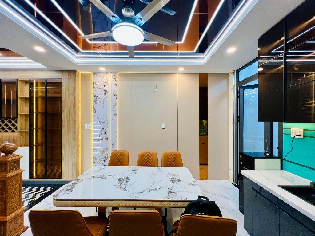 Siêu Phẩm Nhà Cao Cấp Lê Văn Quới Gần Bốn Xã 4x15m Thang Máy 5 Tầng 5PN 10,8 Tỷ SHR