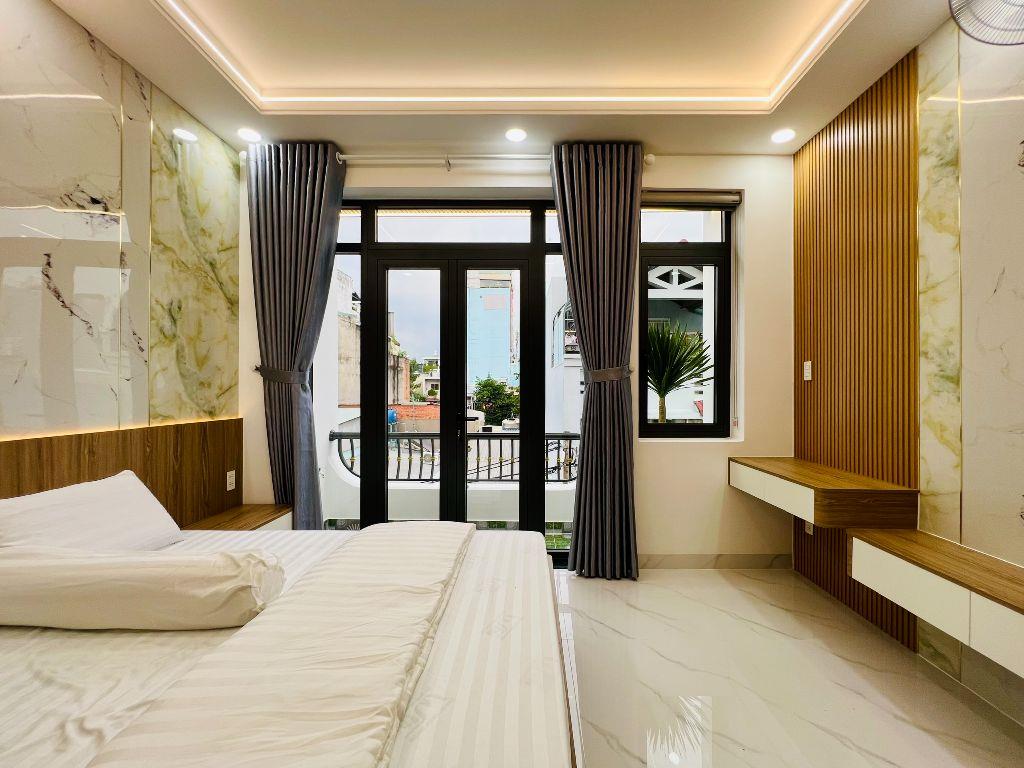 Siêu Phẩm Nhà Cao Cấp Lê Văn Quới Gần Bốn Xã 4x15m Thang Máy 5 Tầng 5PN 10,8 Tỷ SHR