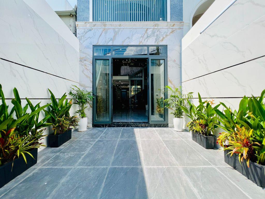Siêu Phẩm Nhà Cao Cấp Gần Aeon Đường Tên Lửa 4,3x19m Thang Máy 5 Tầng 5PN 9,4 Tỷ SHR