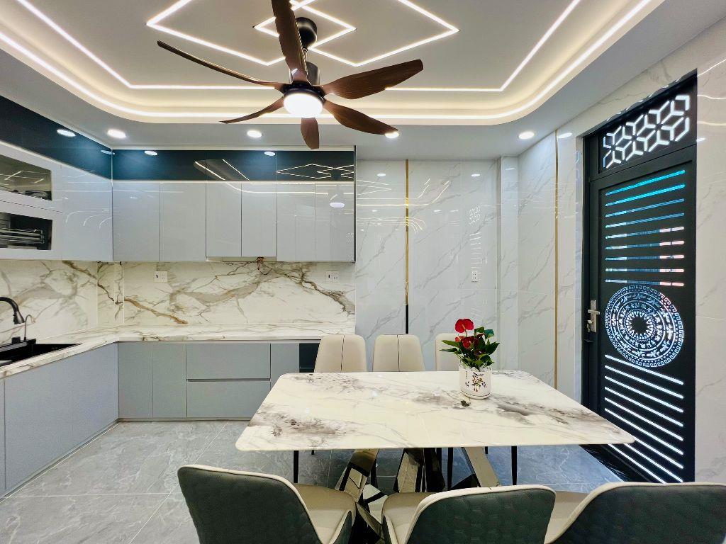 Hạ 500 Triệu Nhà Góc 2 Mặt Tiền Hương Lộ 2 Gần Tên Lửa 5,8x12m 5 Tầng 5PN 7,4 Tỷ SHR