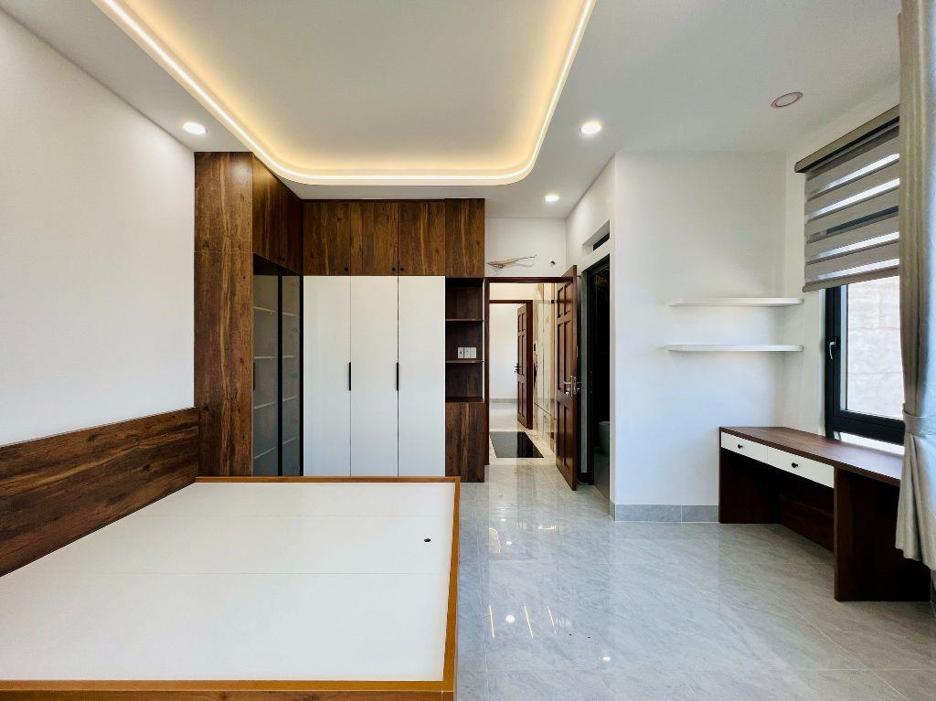 Hạ 500 Triệu Nhà Góc 2 Mặt Tiền Hương Lộ 2 Gần Tên Lửa 5,8x12m 5 Tầng 5PN 7,4 Tỷ SHR