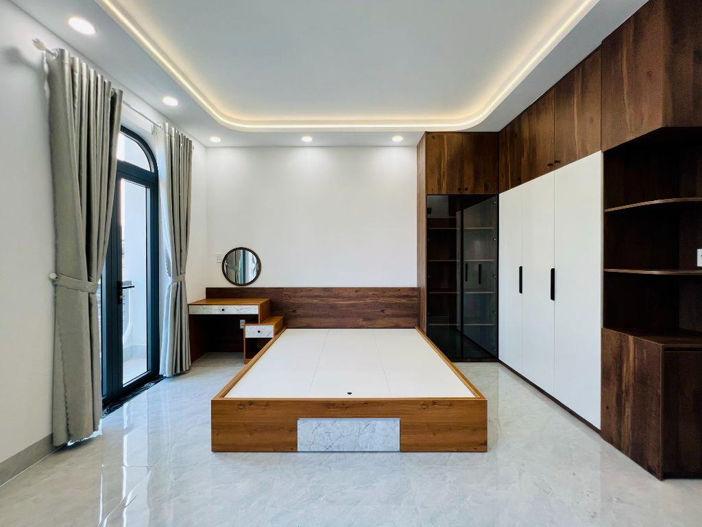 Hạ 500 Triệu Nhà Góc 2 Mặt Tiền Hương Lộ 2 Gần Tên Lửa 5,8x12m 5 Tầng 5PN 7,4 Tỷ SHR