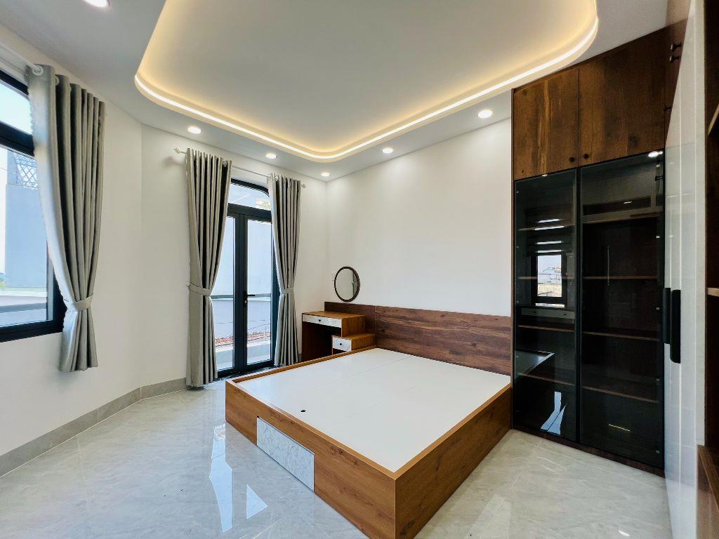 Hạ 500 Triệu Nhà Góc 2 Mặt Tiền Hương Lộ 2 Gần Tên Lửa 5,8x12m 5 Tầng 5PN 7,4 Tỷ SHR