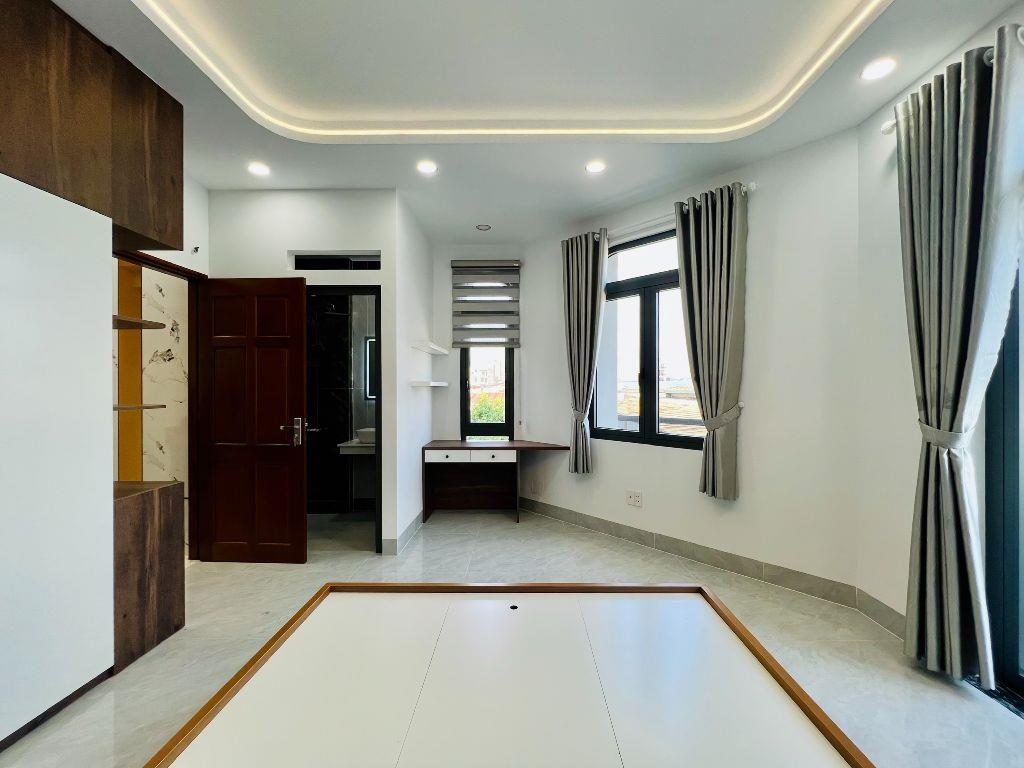 Hạ 500 Triệu Nhà Góc 2 Mặt Tiền Hương Lộ 2 Gần Tên Lửa 5,8x12m 5 Tầng 5PN 7,4 Tỷ SHR