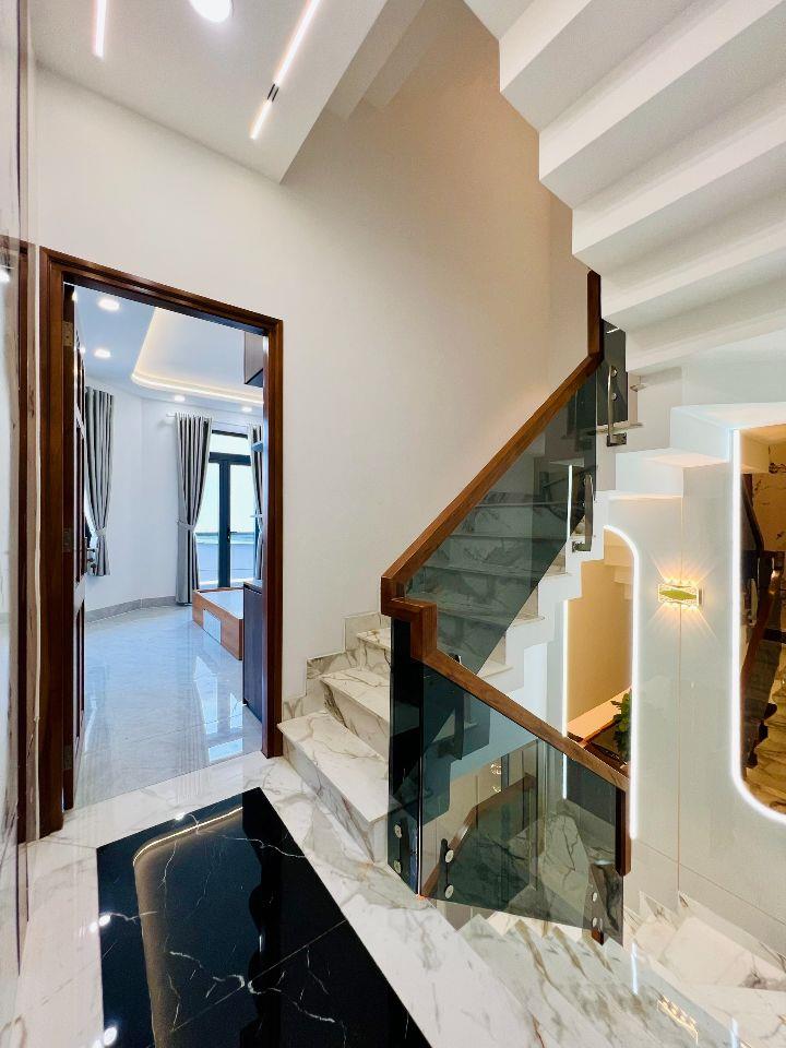 Hạ 500 Triệu Nhà Góc 2 Mặt Tiền Hương Lộ 2 Gần Tên Lửa 5,8x12m 5 Tầng 5PN 7,4 Tỷ SHR