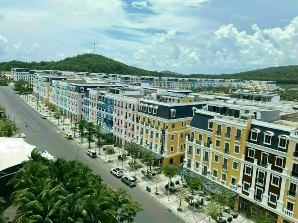 Gia đình cần tiền bán nhanh lô shophosue 5 tầng 112m2 dự án sun sầm sơn đã bàn giao