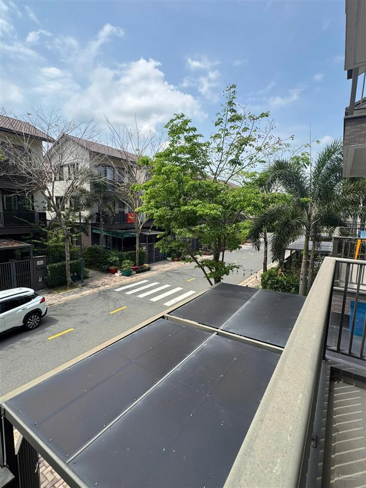 Cần bán gấp nhà phố vườn 1 trệt 2 lầu giá 5 tỷ khu đô thị waterpoint  trục thông 16m