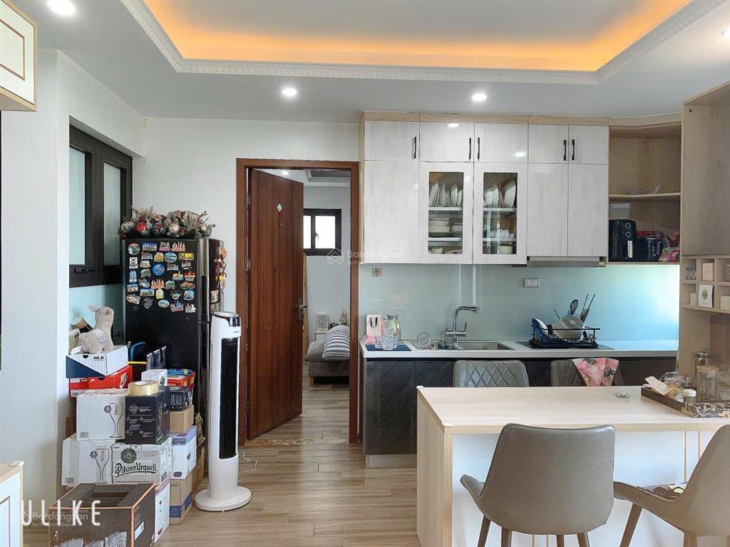 Cho thuê căn chung cư mini 1n,1k full đồ cực vip, ngõ rộng view toàn mặt hồ tây. chỉ 12tr