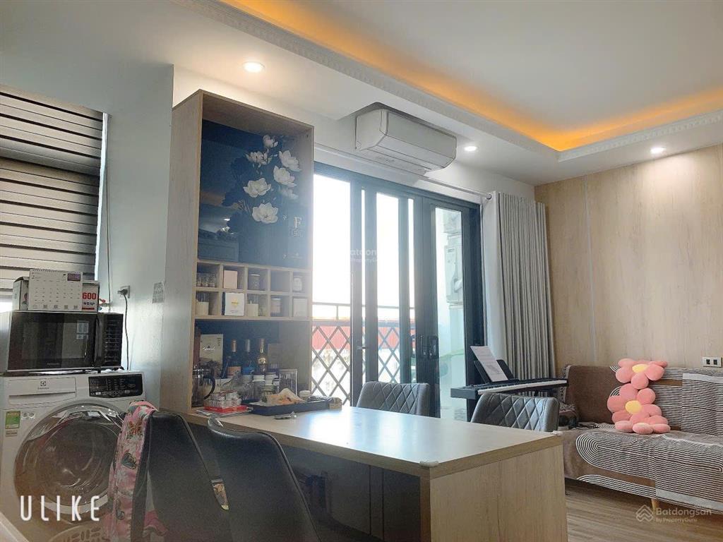 Cho thuê căn chung cư mini 1n,1k full đồ cực vip, ngõ rộng view toàn mặt hồ tây. chỉ 12tr