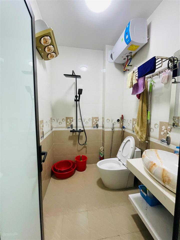 Cho thuê nhà phân lô ô tô đỗ cửa phố chu huy mân, dt 40m2 x 4.5 tầng, mt 3,4m, giá 13 triệu/tháng