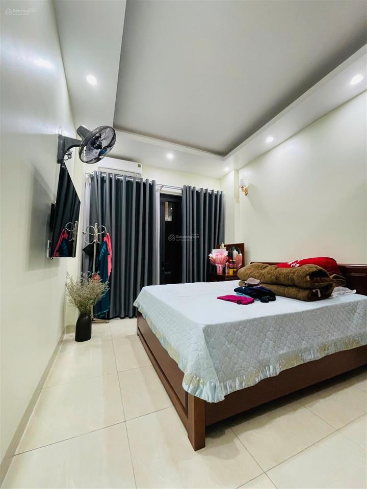 Cho thuê nhà phân lô ô tô đỗ cửa phố chu huy mân, dt 40m2 x 4.5 tầng, mt 3,4m, giá 13 triệu/tháng