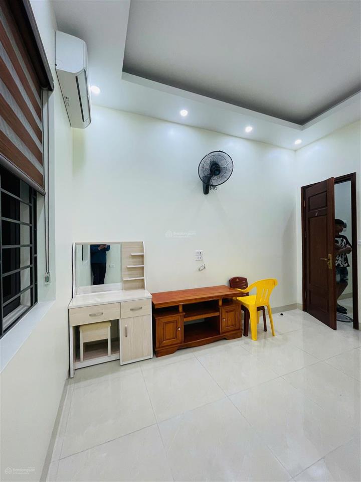 Cho thuê nhà phân lô ô tô đỗ cửa phố chu huy mân, dt 40m2 x 4.5 tầng, mt 3,4m, giá 13 triệu/tháng