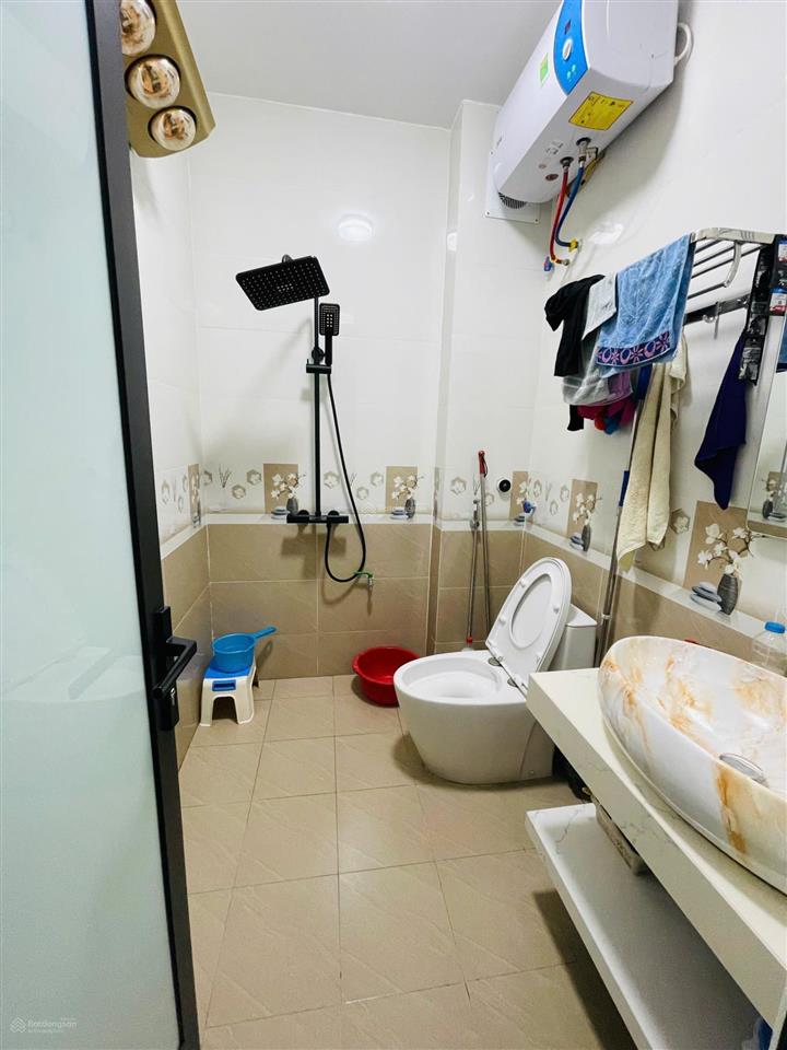 Cho thuê nhà phân lô ô tô đỗ cửa phố chu huy mân, dt 40m2 x 4.5 tầng, mt 3,4m, giá 13 triệu/tháng