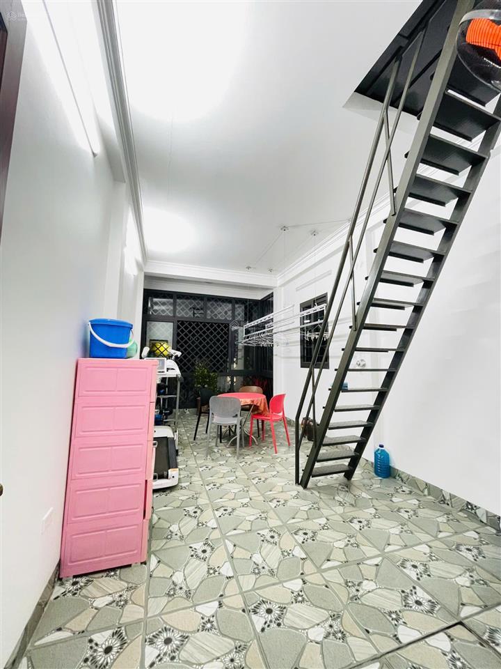 Cho thuê nhà phân lô ô tô đỗ cửa phố chu huy mân, dt 40m2 x 4.5 tầng, mt 3,4m, giá 13 triệu/tháng
