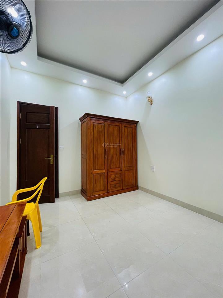 Cho thuê nhà phân lô ô tô đỗ cửa phố chu huy mân, dt 40m2 x 4.5 tầng, mt 3,4m, giá 13 triệu/tháng