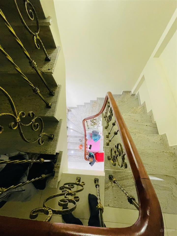 Cho thuê nhà phân lô ô tô đỗ cửa phố chu huy mân, dt 40m2 x 4.5 tầng, mt 3,4m, giá 13 triệu/tháng