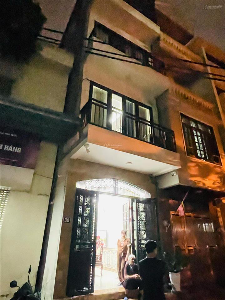 Cho thuê nhà phân lô ô tô đỗ cửa phố chu huy mân, dt 40m2 x 4.5 tầng, mt 3,4m, giá 13 triệu/tháng