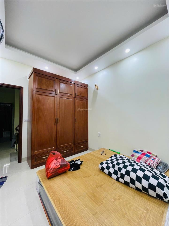 Cho thuê nhà phân lô ô tô đỗ cửa phố chu huy mân, dt 40m2 x 4.5 tầng, mt 3,4m, giá 13 triệu/tháng