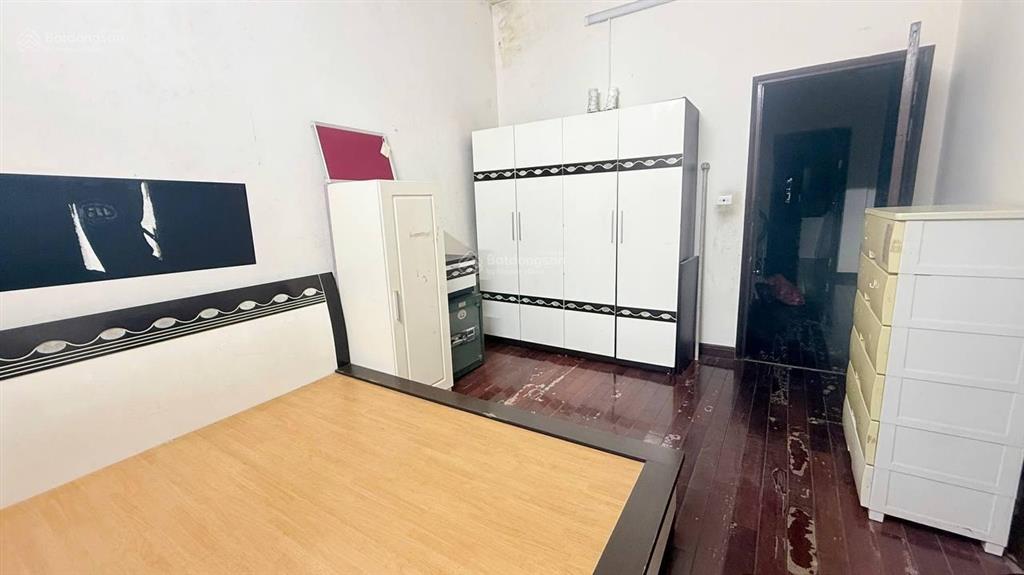 Cho thuê nhà ô tô đỗ cửa phố võ thị sáu, dt 52m x 3.5 tầng, mt 4m, giá 19 triệu