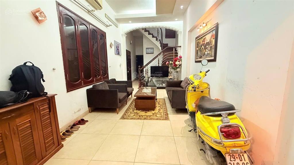 Cho thuê nhà ô tô đỗ cửa phố võ thị sáu, dt 52m x 3.5 tầng, mt 4m, giá 19 triệu
