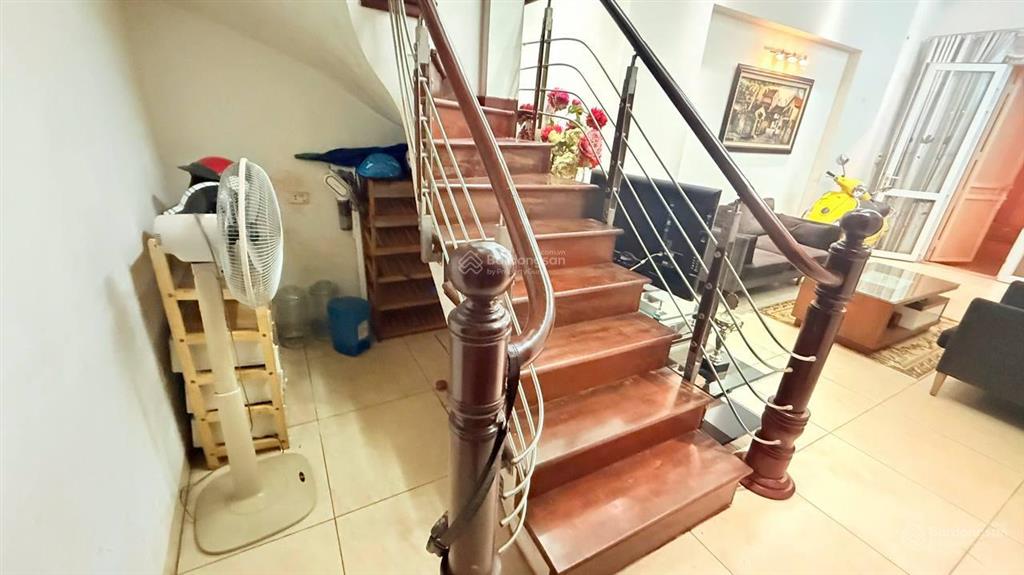 Cho thuê nhà ô tô đỗ cửa phố võ thị sáu, dt 52m x 3.5 tầng, mt 4m, giá 19 triệu