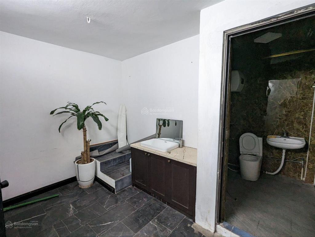 Cho thuê nhà riêng ô tô đỗ cửa phố minh khai, dt 150m² xd 100m² x 4 tầng, 1 hầm, giá 35 triệu