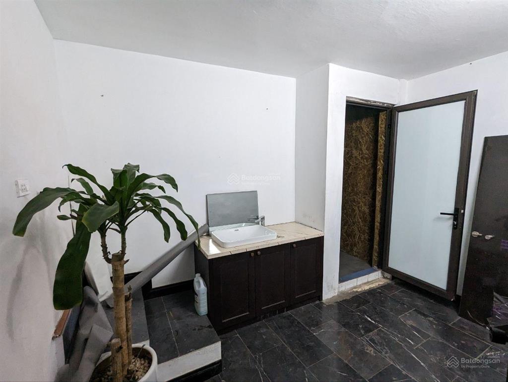 Cho thuê nhà riêng ô tô đỗ cửa phố minh khai, dt 150m² xd 100m² x 4 tầng, 1 hầm, giá 35 triệu