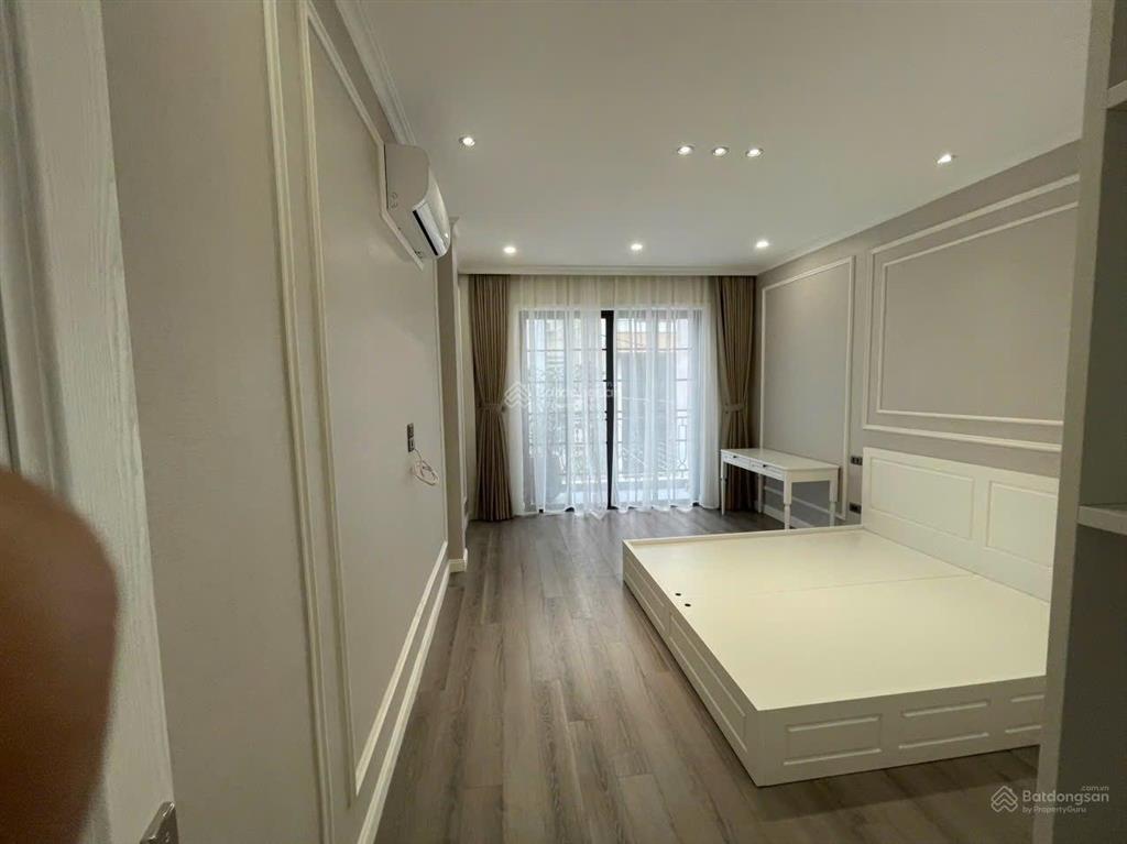 Cho thuê nhà mp tô ngọc vân, dt 100m2 x 4 tầng, mt 4m, thông sàn giá 79 triệu/th