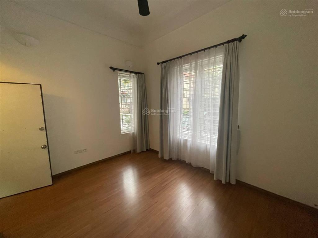 Cho thuê nhà mp tô ngọc vân, dt 100m2 x 4 tầng, mt 4m, thông sàn giá 79 triệu/th