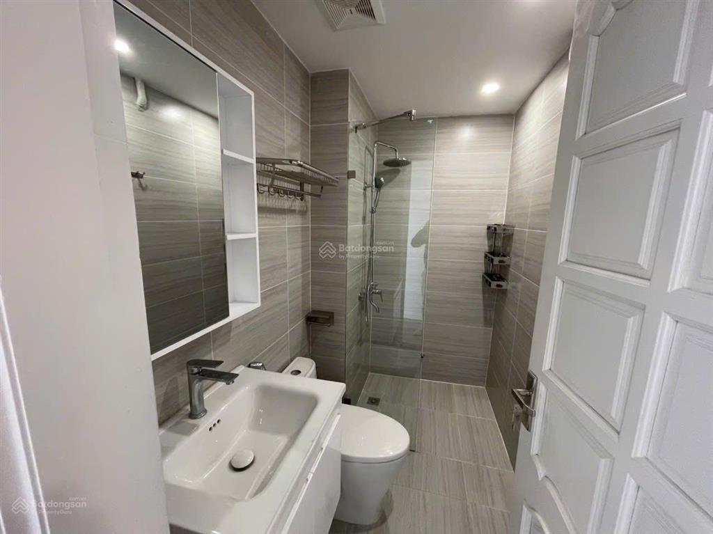 Cho thuê nhà mp tô ngọc vân, dt 100m2 x 4 tầng, mt 4m, thông sàn giá 79 triệu/th