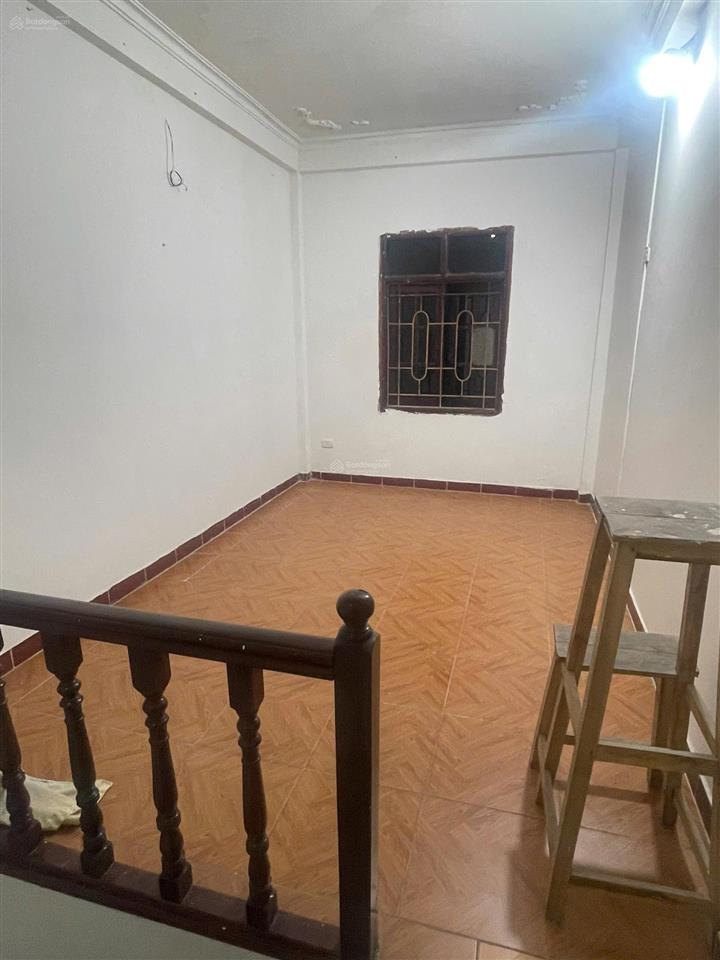 Cho thuê nhà riêng phố sài đồng, ô tô đỗ cửa, dt 40m2 x 4.5 tầng, mt 3.5m, 6 ngủ, giá 12,5 triệu/th