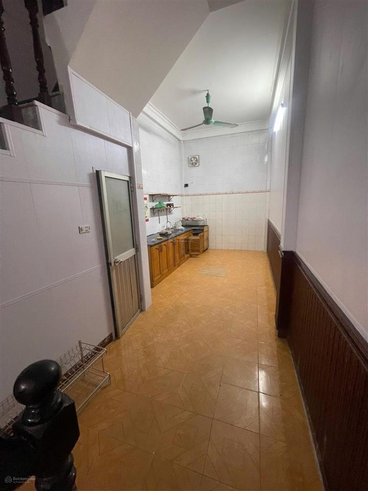 Cho thuê nhà riêng phố sài đồng, ô tô đỗ cửa, dt 40m2 x 4.5 tầng, mt 3.5m, 6 ngủ, giá 12,5 triệu/th