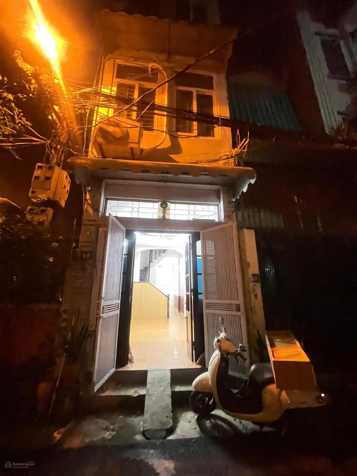 Cho thuê nhà riêng phố sài đồng, ô tô đỗ cửa, dt 40m2 x 4.5 tầng, mt 3.5m, 6 ngủ, giá 12,5 triệu/th