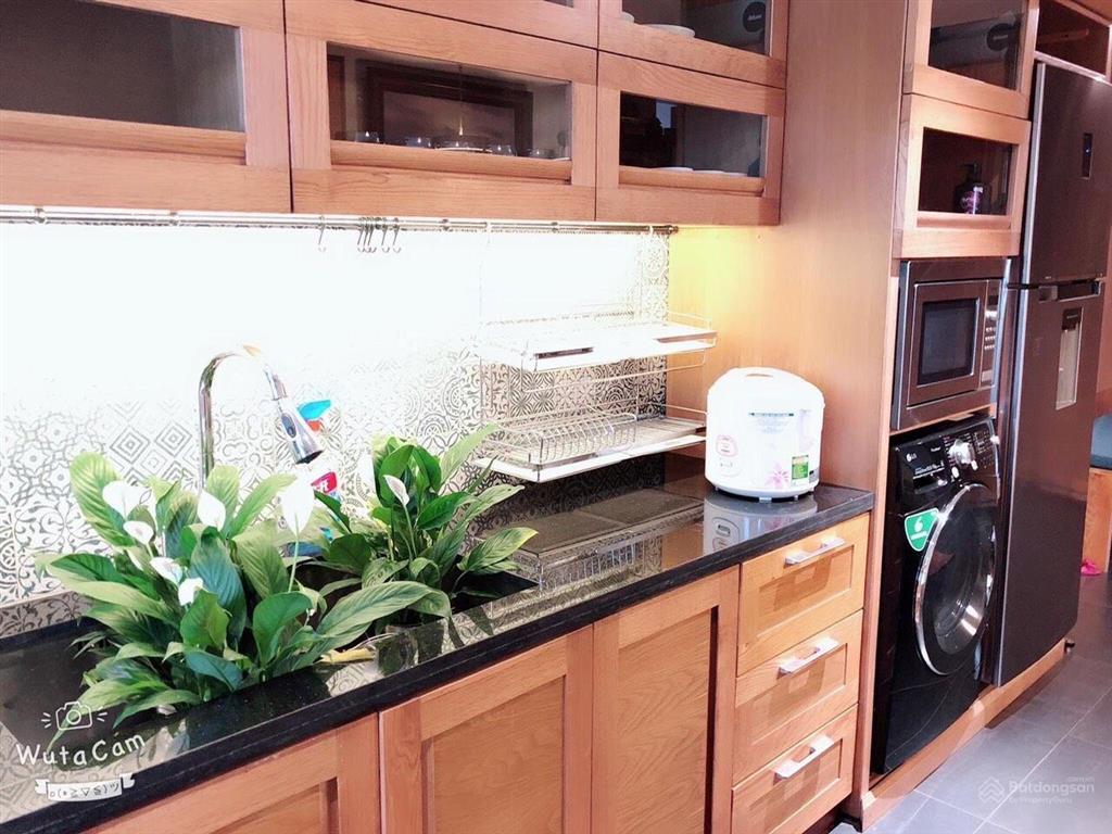 Cho thuê tập thể tầng 4 phố trần hưng đạo, dt 50m, 1 ngủ, đầy đủ nội thất cao cấp, 12 triệu
