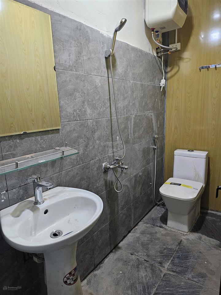 Cho thuê nhà ở 1 tầng  ở gia đình tại số 9/144b an dương vương (làng bến bạc) đường vào đền cô bơ