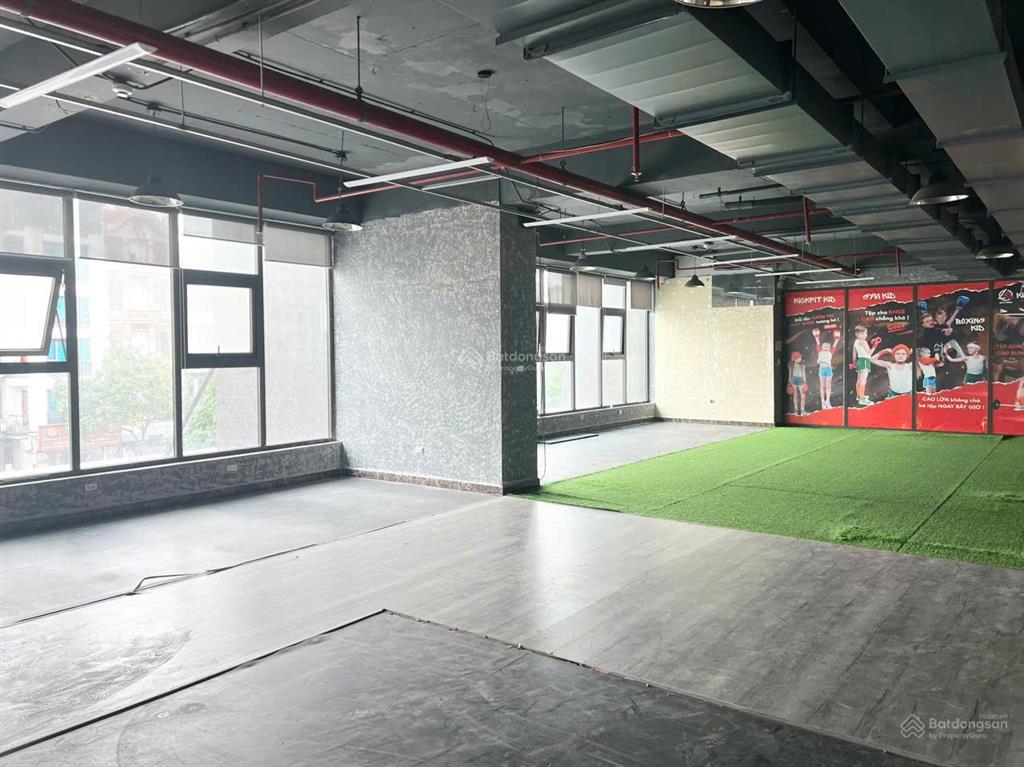 Cho thuê mặt bằng 300m2 ở tầng 2 khu mạc thái tổ  cầu giấy siêu rộng đẹp và sang trọng