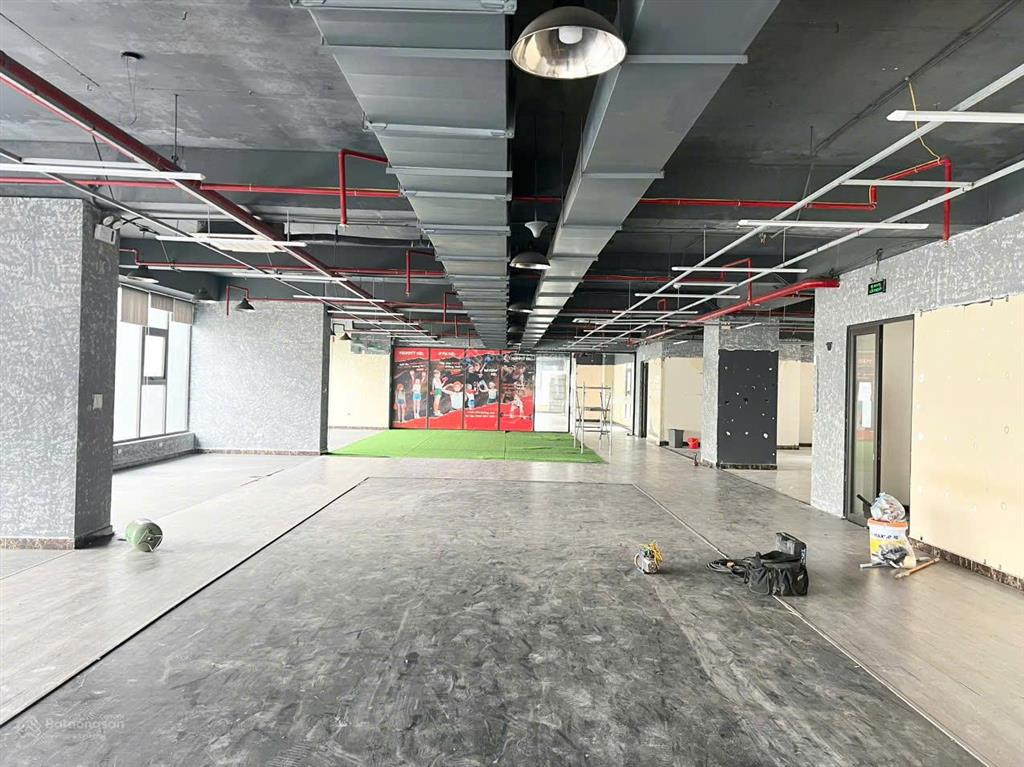 Cho thuê mặt bằng 300m2 ở tầng 2 khu mạc thái tổ  cầu giấy siêu rộng đẹp và sang trọng