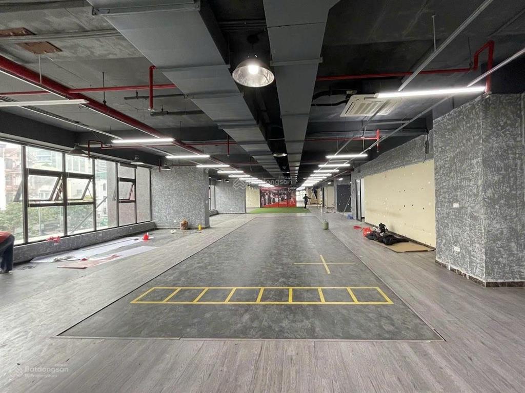 Cho thuê mặt bằng 300m2 ở tầng 2 khu mạc thái tổ  cầu giấy siêu rộng đẹp và sang trọng