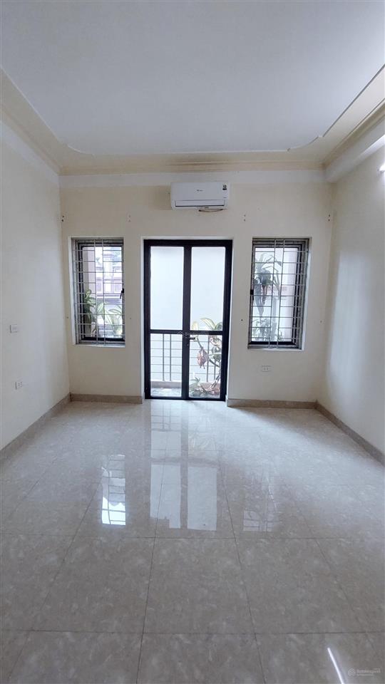 Cc cần bán gấp nhà 52m2, mt 6m ngõ 73 phố đức diễn  3 mặt ngõ  gần ô tô (xe đỗ thoải mái)