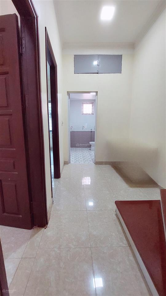 Cc cần bán gấp nhà 52m2, mt 6m ngõ 73 phố đức diễn  3 mặt ngõ  gần ô tô (xe đỗ thoải mái)