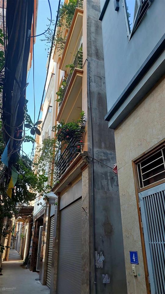 Cc cần bán gấp nhà 52m2, mt 6m ngõ 73 phố đức diễn  3 mặt ngõ  gần ô tô (xe đỗ thoải mái)