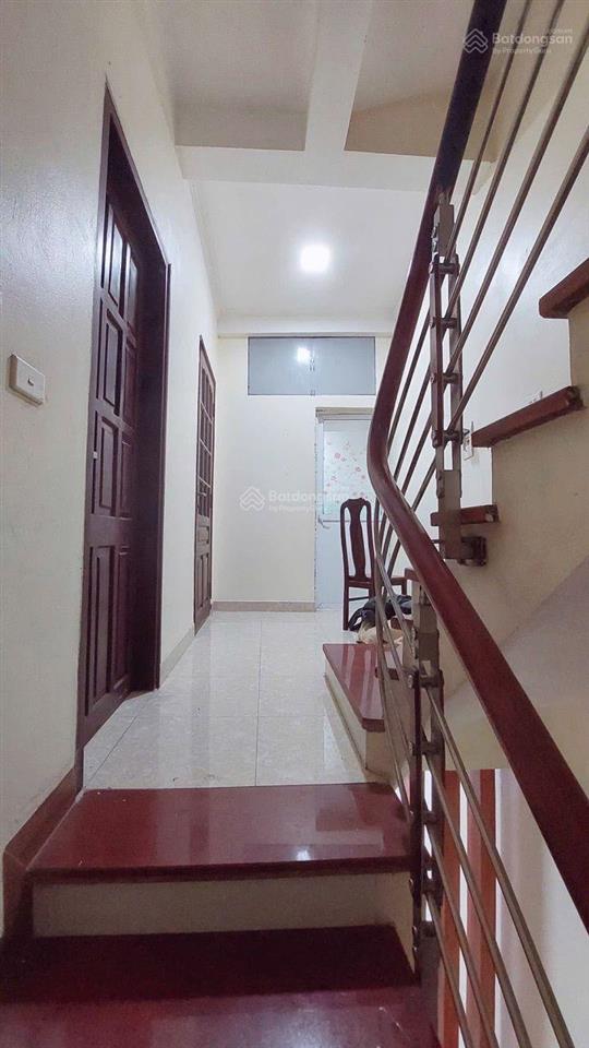 Cc cần bán gấp nhà 52m2, mt 6m ngõ 73 phố đức diễn  3 mặt ngõ  gần ô tô (xe đỗ thoải mái)