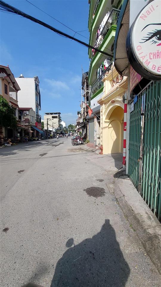 Cc cần bán gấp nhà 52m2, mt 6m ngõ 73 phố đức diễn  3 mặt ngõ  gần ô tô (xe đỗ thoải mái)