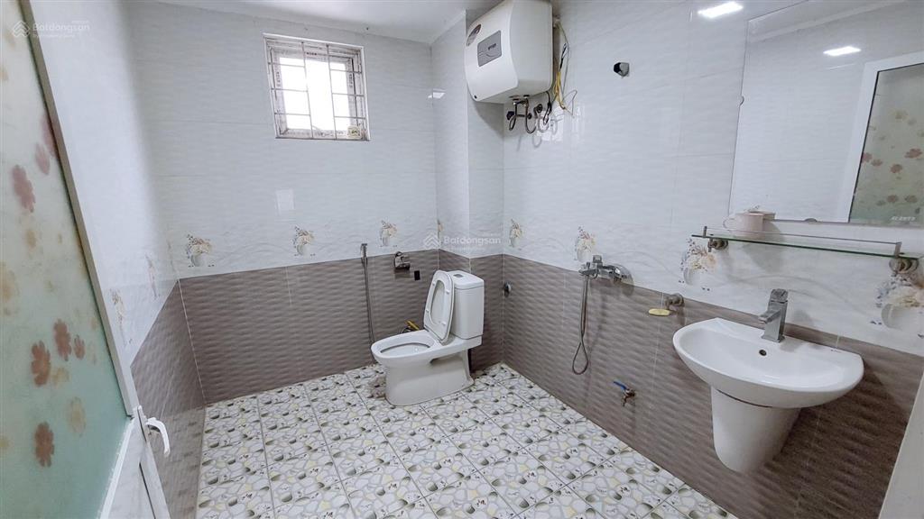 Cho thuê nhà 4 tầng 52 m2, 5 phòng 4 vệ sinh cách oto đỗ 20m, ngõ 73 đức diễn, phú diễn,